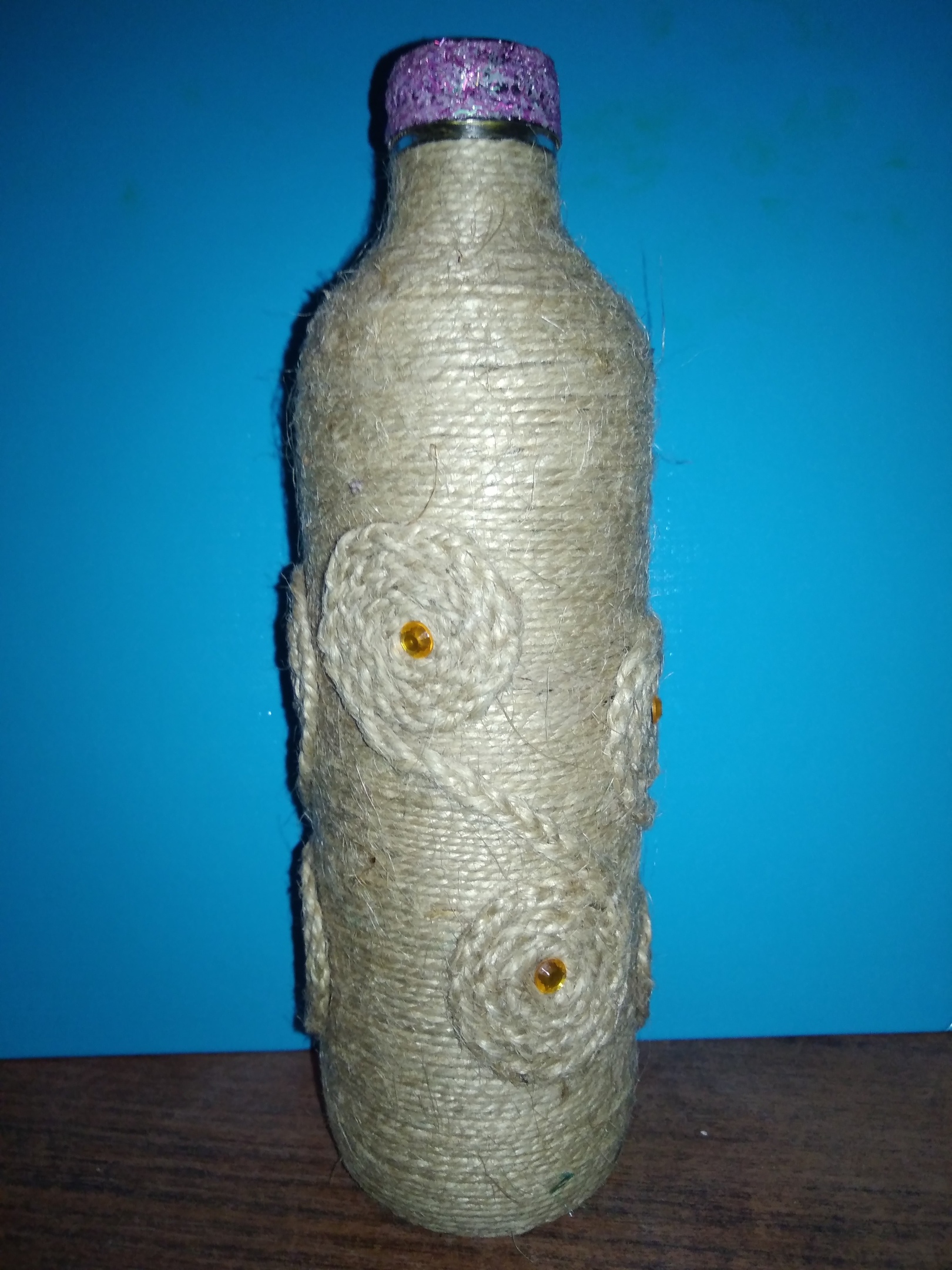 Бутылка в джуте